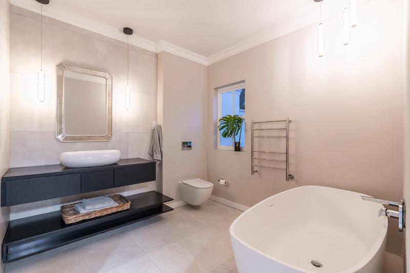 5 Bedroom Property for Sale in Constantia Western Cape